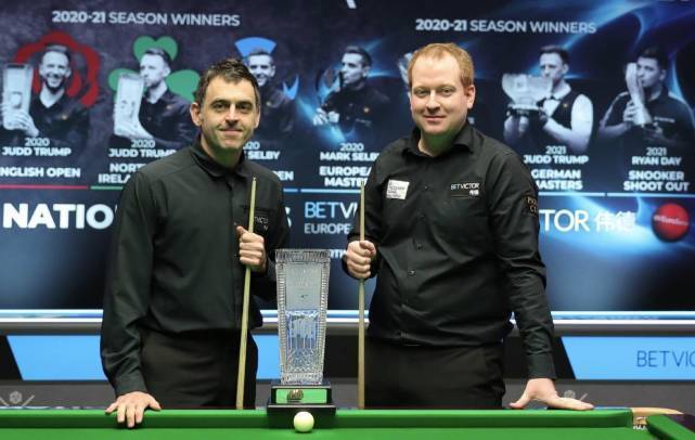 安菲尔德必 安菲尔德必