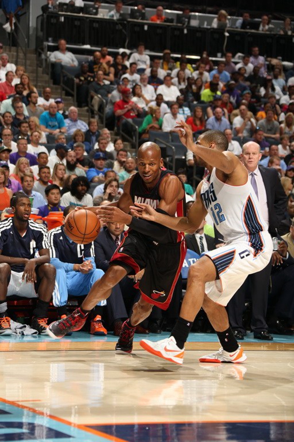 人民币的巨 人民币的巨