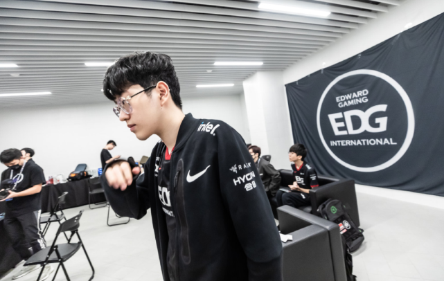 阵容依然能 阵容依然能