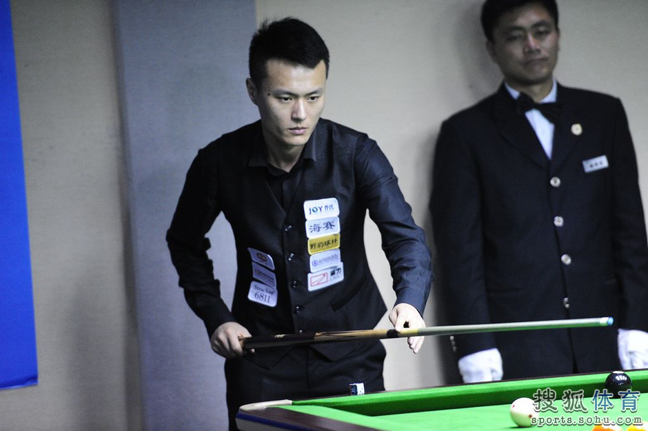 1-4落后先丢赛点，威尔逊逆转罗伯逊率先闯入球.