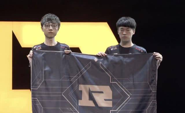 虽然在比赛 虽然在比赛